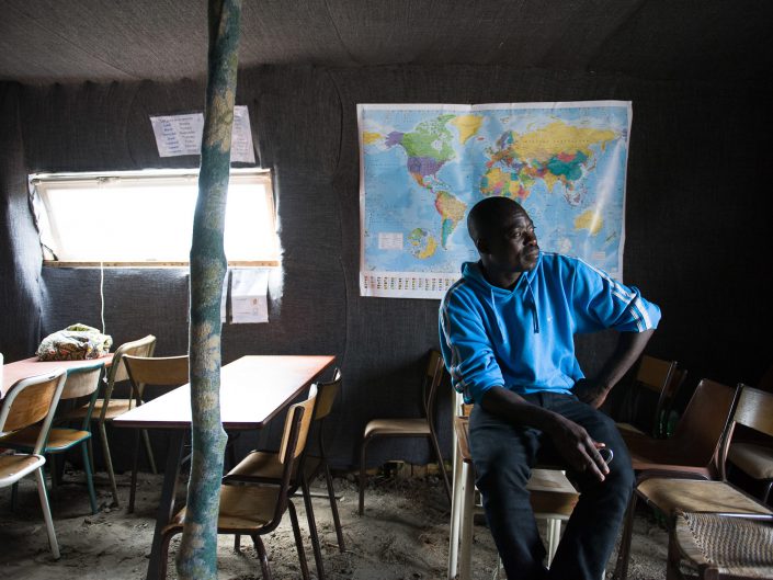 L'école des dunes, destinée à apprendre le français aux migrants.